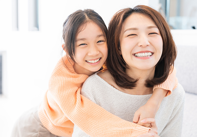笑顔の親子